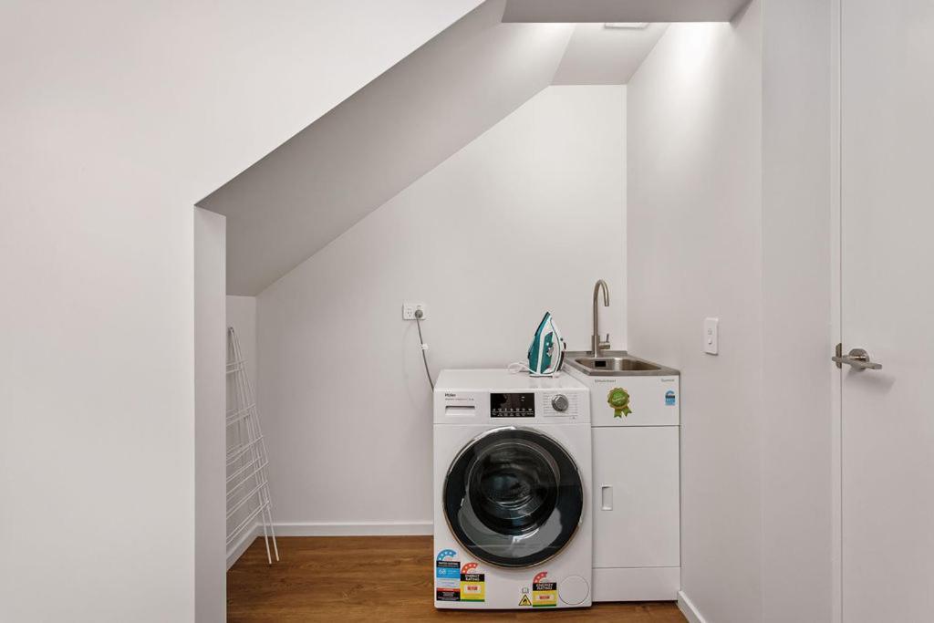 Stylish Brand New Sunny 3Bdrm 3Bth Garage Sleeps 6 Apartment Christchurch Exterior photo