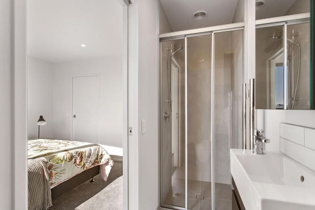 Stylish Brand New Sunny 3Bdrm 3Bth Garage Sleeps 6 Apartment Christchurch Exterior photo