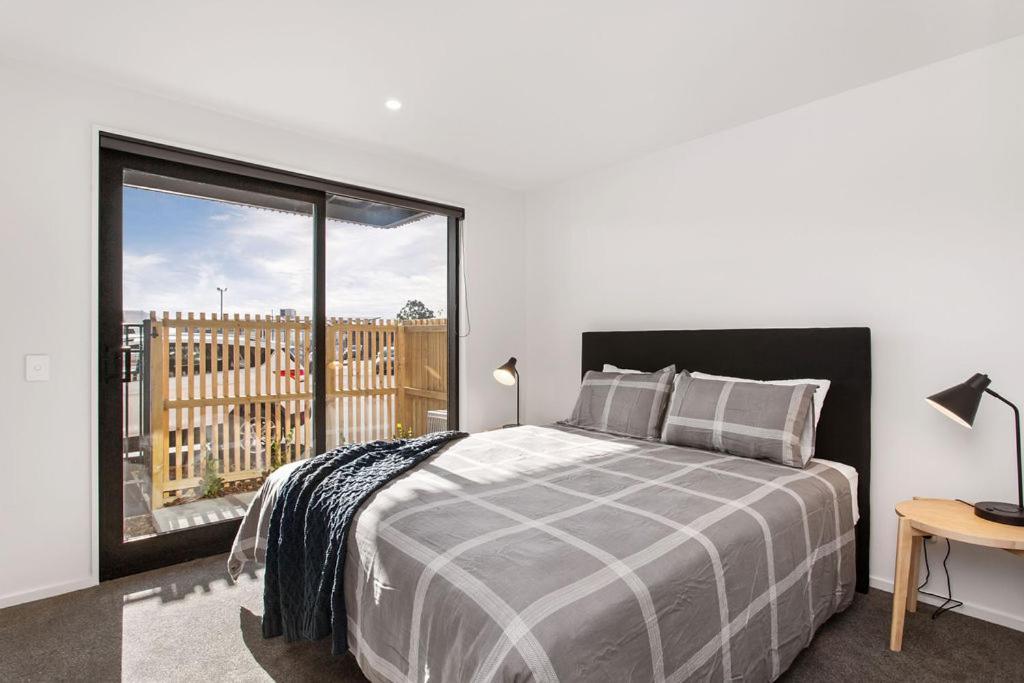 Stylish Brand New Sunny 3Bdrm 3Bth Garage Sleeps 6 Apartment Christchurch Exterior photo