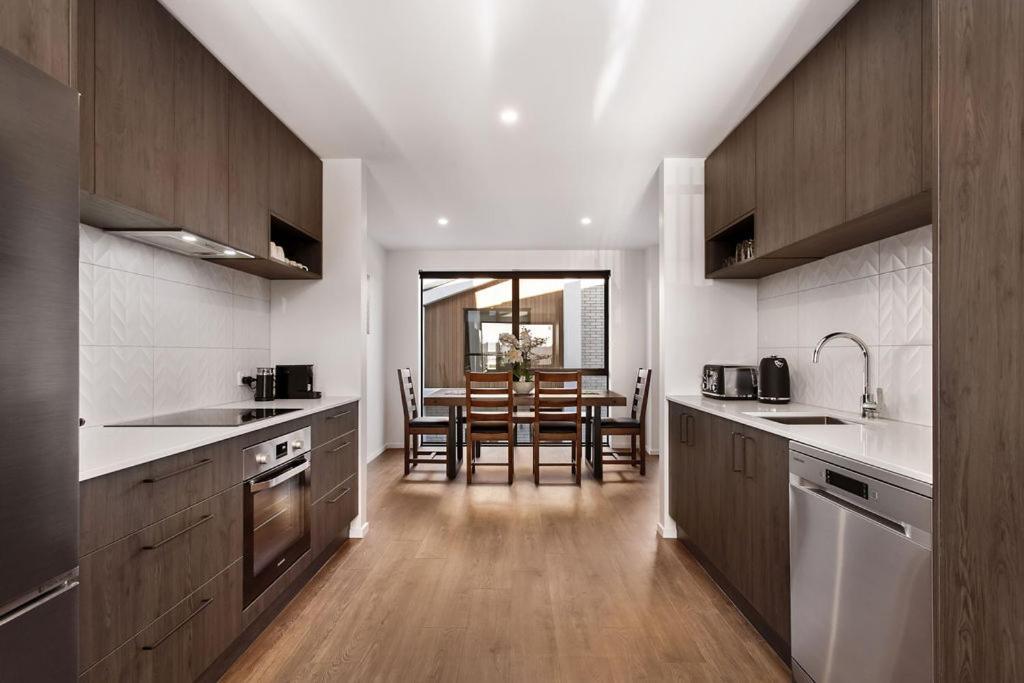 Stylish Brand New Sunny 3Bdrm 3Bth Garage Sleeps 6 Apartment Christchurch Exterior photo