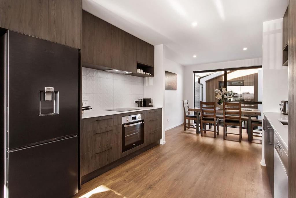 Stylish Brand New Sunny 3Bdrm 3Bth Garage Sleeps 6 Apartment Christchurch Exterior photo